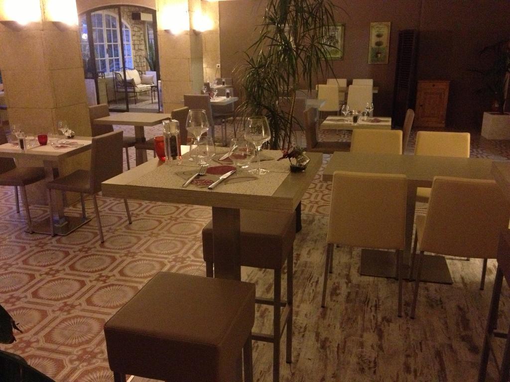 Logis Hotel Le Manoir & Lounge Apt Exterior photo